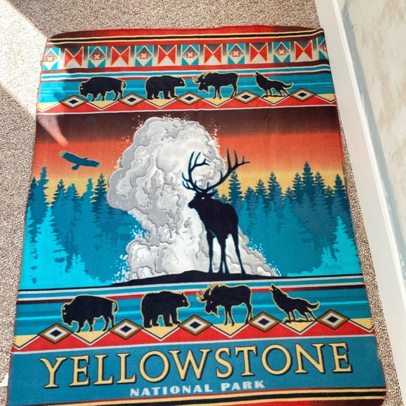 Yellowstone National Park Fleece Throw Blanket Elk Bear Buffalo Aztec Native - Picture 7 of 13